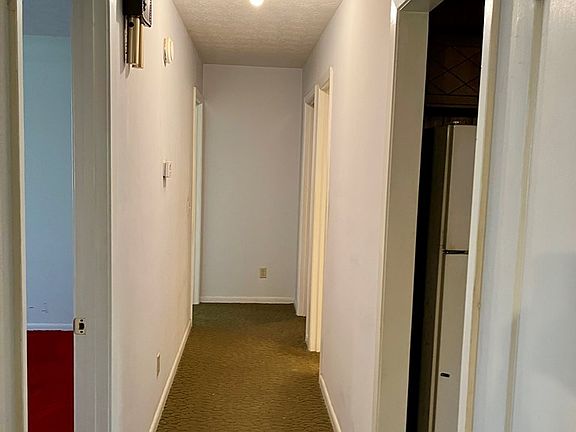 4th image of 906 Lakeshore Dr