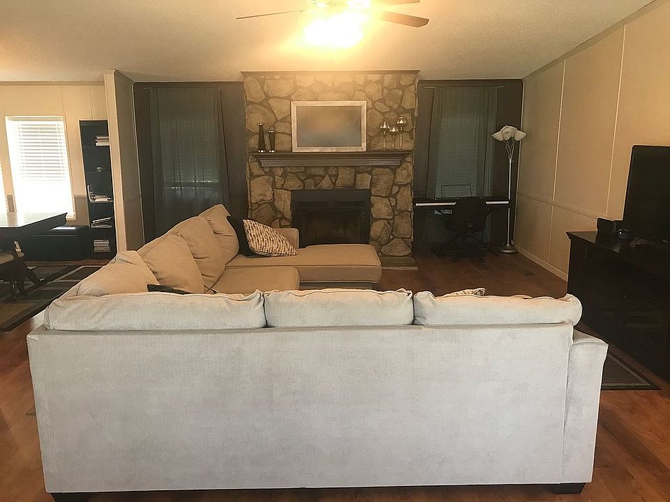Living room (entrance)