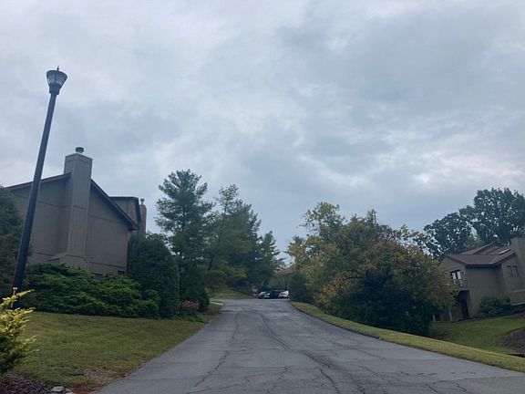 4th image of 221 Willowbend Ct