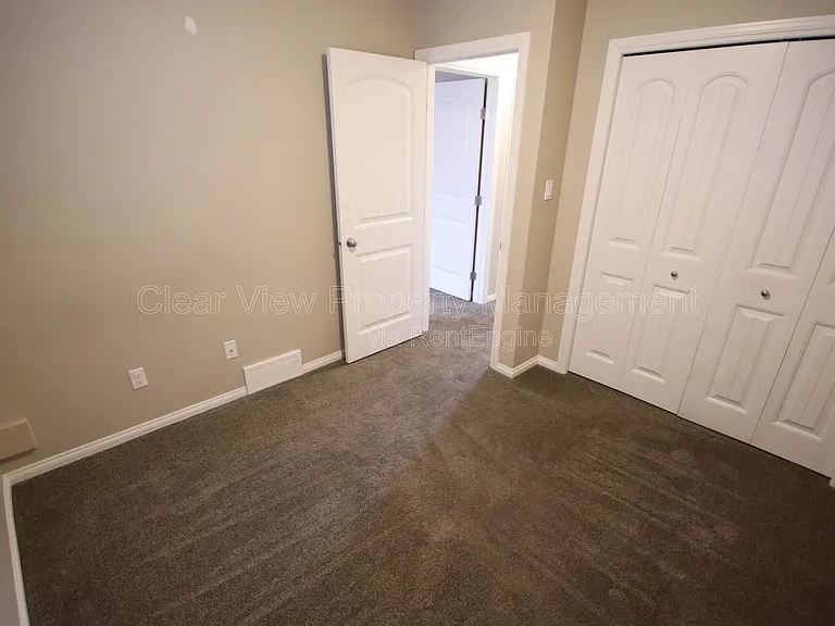 704 Mount Sundance Ln W — Photo 16