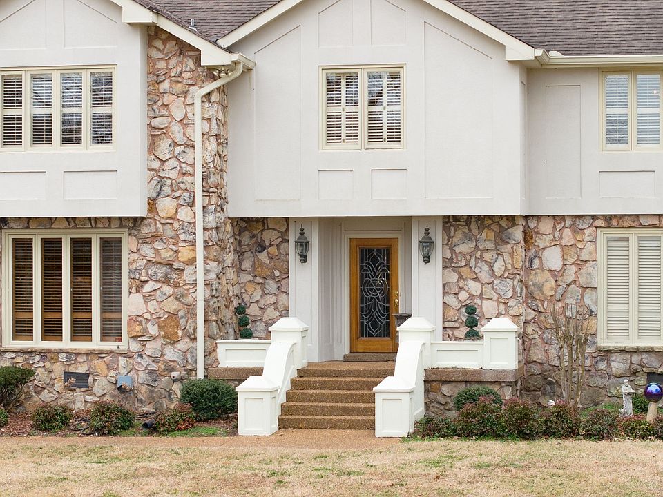 1st image of 1136 Windsor Dr