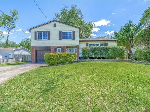 332 Garrison Pl, Virginia Beach, VA 23452