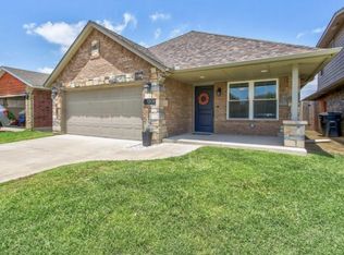 1201 SW 20th St, Moore, OK 73170