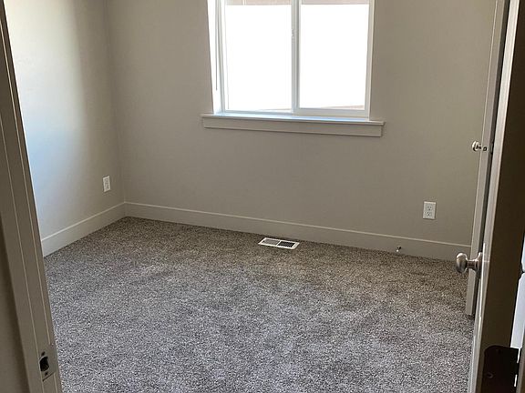 5th image of 626 N Old Fort Dr