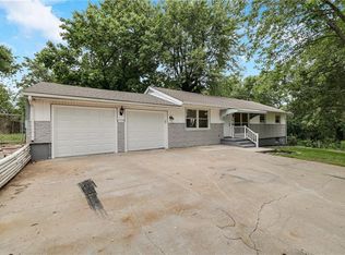 2700 Englewood Ter, Independence, MO 64052