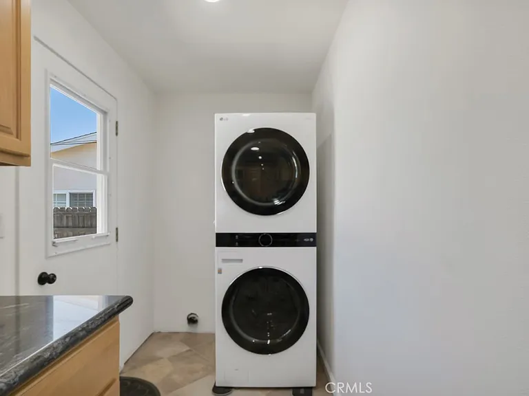 22529 Clarendon St — Photo 18