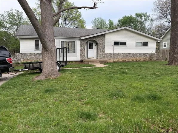 4919 Bluejacket St, Shawnee, KS 66203
