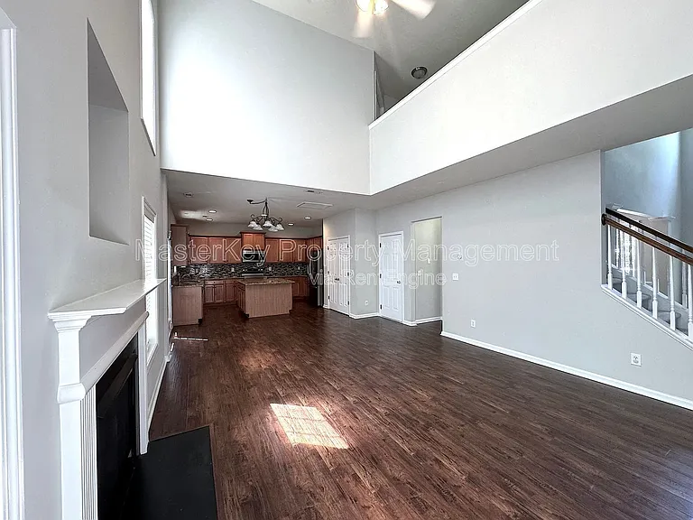 204 Straywhite Ave — Photo 8