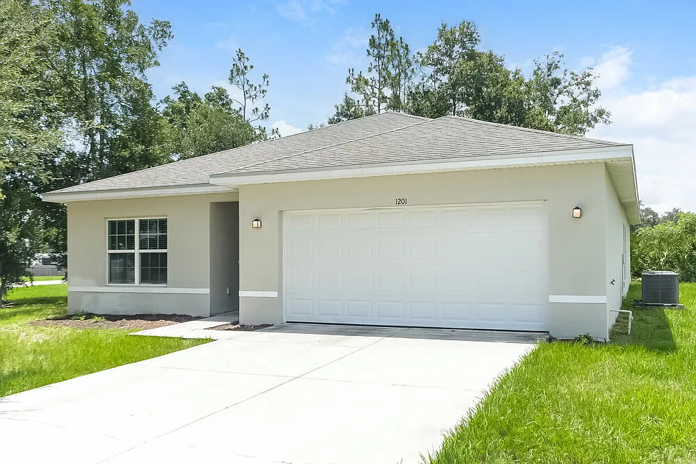 4 bed, 2.0 bath, 1661 sqft, $1,800 — Photo 3