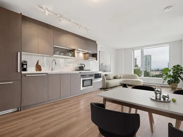 13696 100th Ave #1512, Surrey, BC V3T 0L5