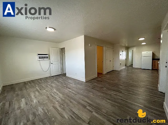 Beautiful 3 bedroom 1 bathroom apartment available now! — Photo 4