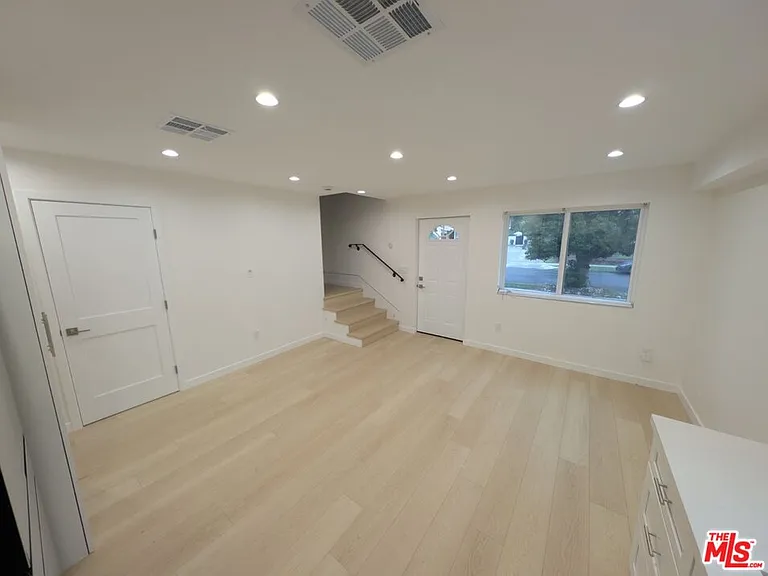 10623 Stanwin Ave — Photo 7