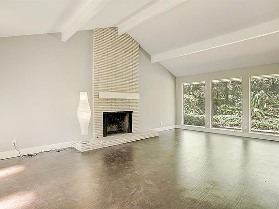 3rd image of 1325 Plantation Dr