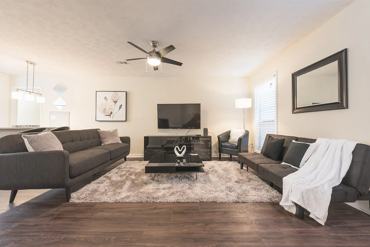 2 bed, 2.0 bath, 1732 sqft, $2,706 — Photo 2