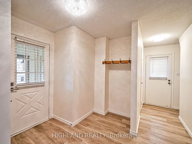 6455 Tisler Cres — Photo 3