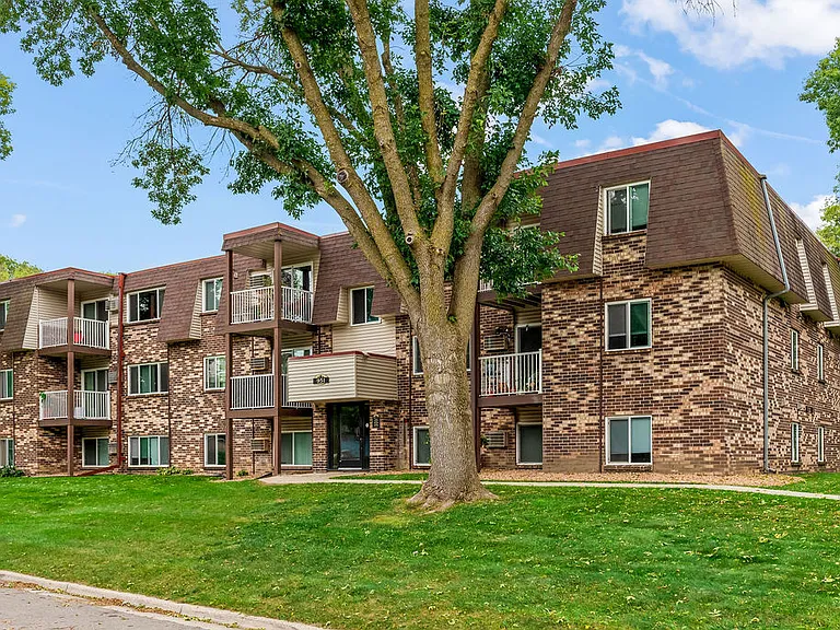 Summerfield Apartments — Photo 12