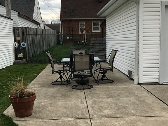 4th image of 5903 Wilber Ave