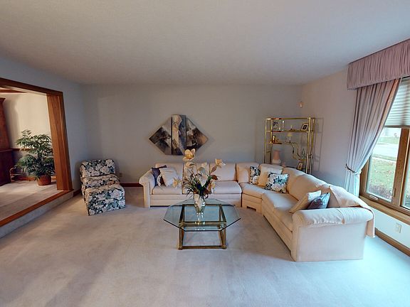 4th image of 6856 Black Oak East Ct