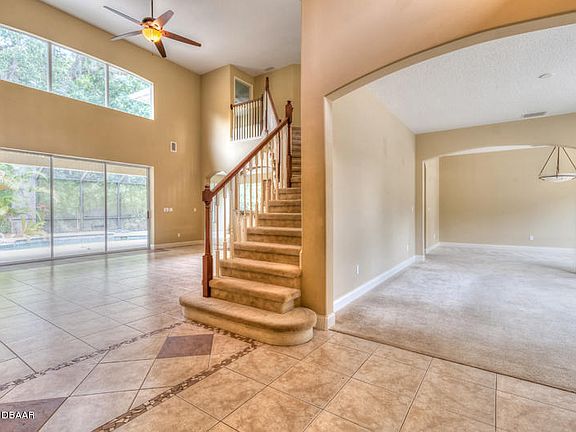 3rd image of 28 S Riverwalk Dr