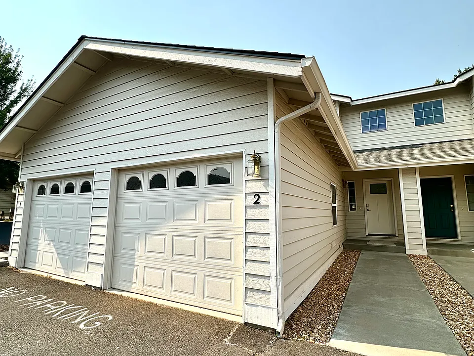 1980 NE Zachary Ct #2