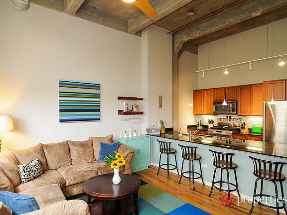 Kitchen / Living Room