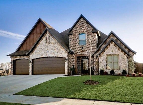 4th image of 4605 NE Blue Spruce Ave