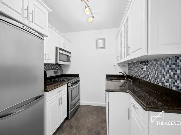 201 East 21st Street image 4 of 7