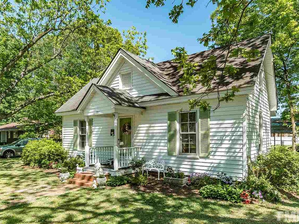 700 N b St, Selma, NC 27576 Zillow