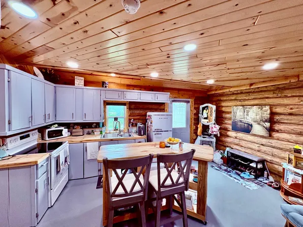 4284 Logan Rd NW, Baudette, MN 56623