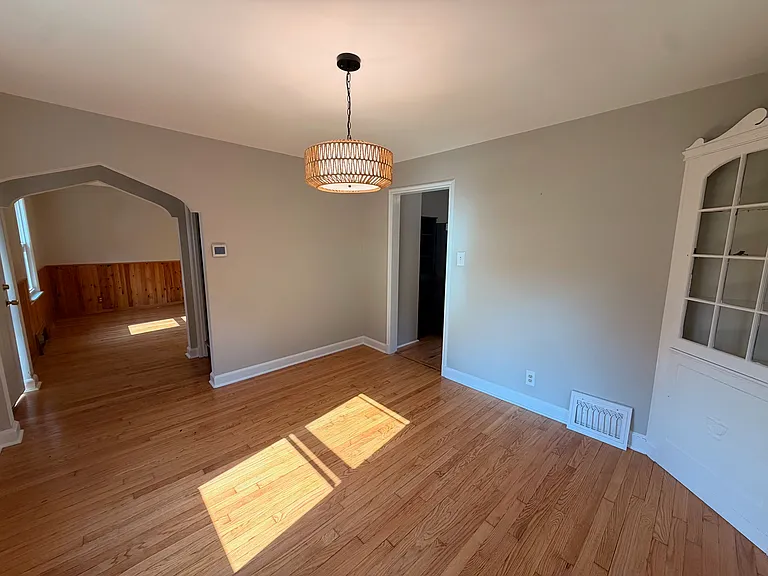 formal din rm w/corner china cabinets
