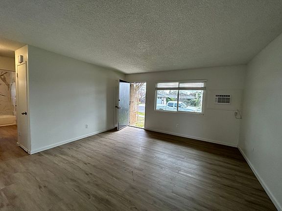 3rd image of 1709 Evergreen Ave #2