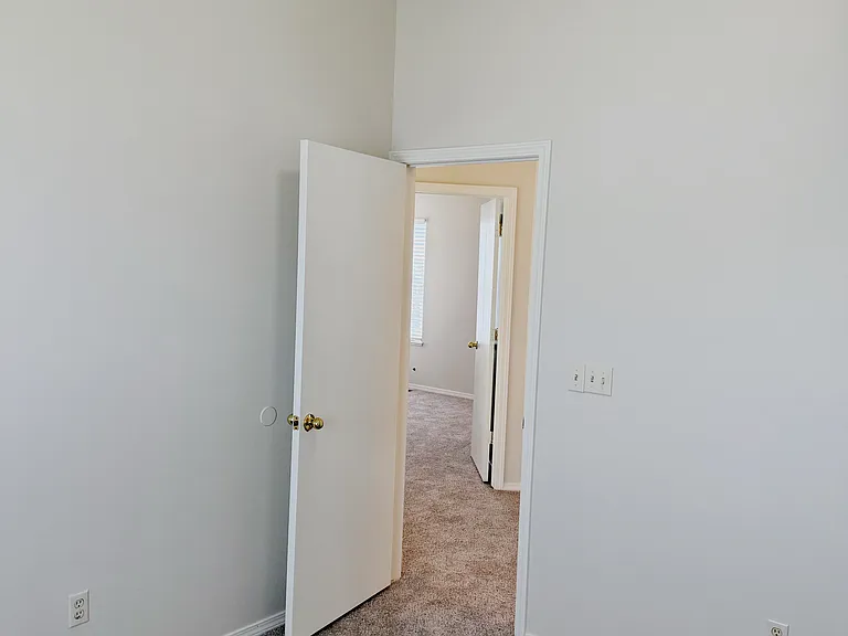 8061 Scarborough Dr — Photo 30