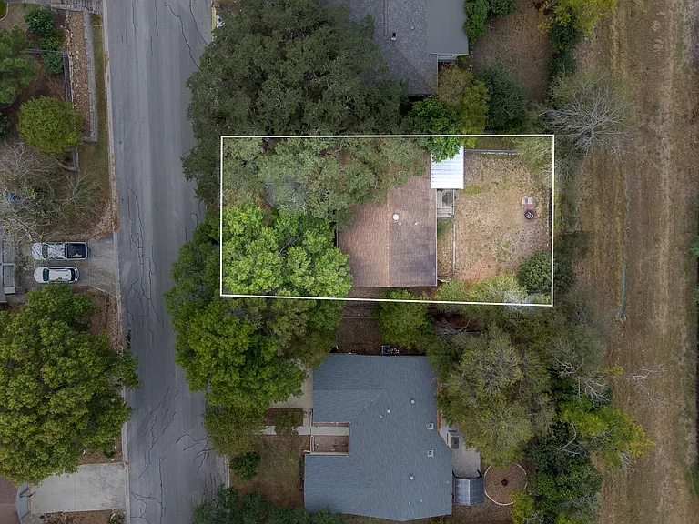 960 Springhill Dr — Photo 24