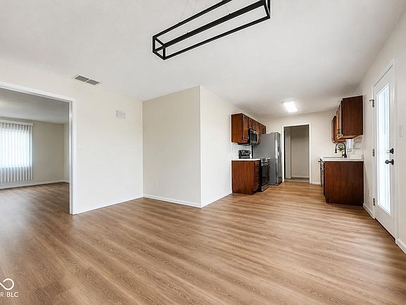 5th image of 632 N Englewood Dr