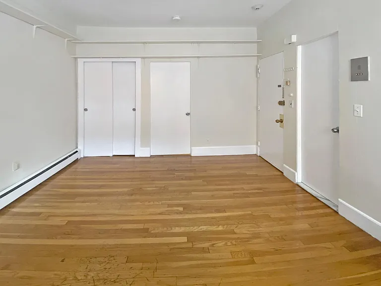 27 Phillips St #5 — Photo 3