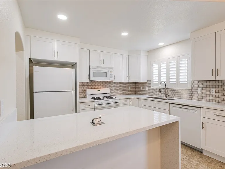 300 Pine Haven St #101 — Photo 6
