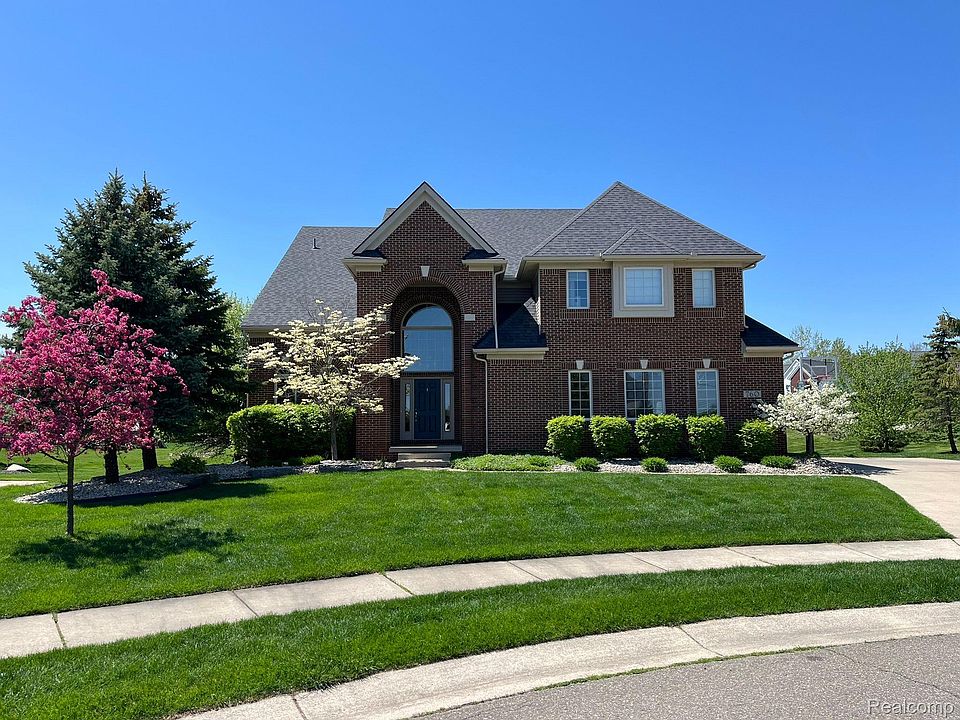 1st image of 760 Pembroke Ct