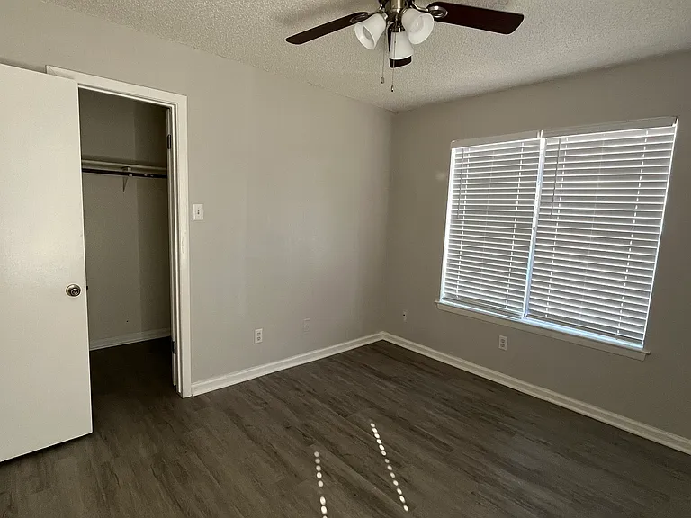 327 Sunrise Ave #6 — Photo 6