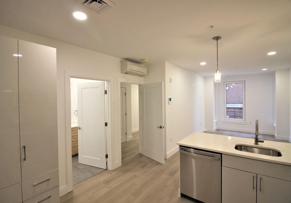 2nd image of 1898 Washington St #202