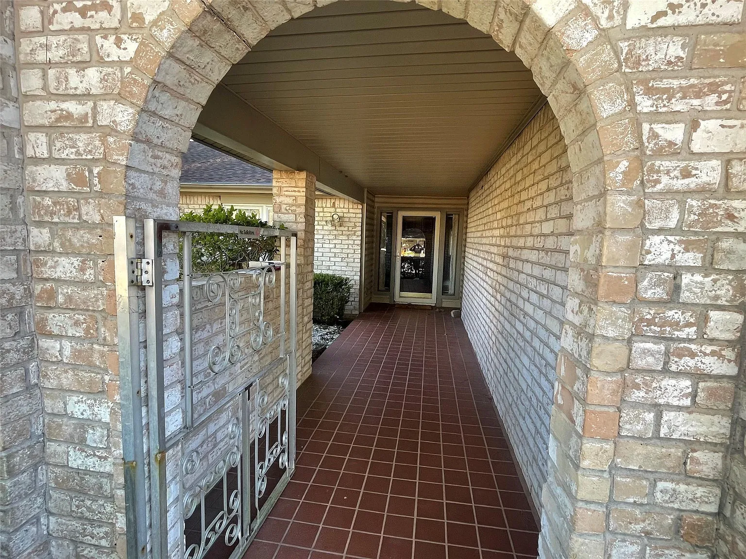 3 bed, 2.0 bath, 1856 sqft, $1,900 — Photo 2