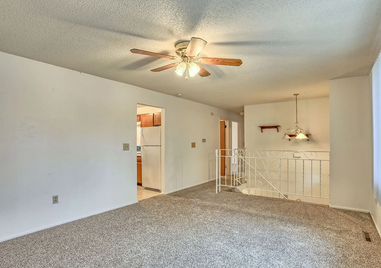 Spacious 4-Bedroom Home in West Fort Collins $400 Move-In Special! — Photo 3