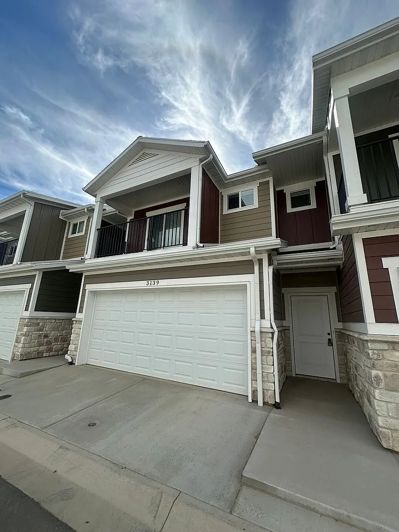Special Deal: Get 2 Weeks Rent Free! 3 Bed, 3 Bath Townhome for Rent in Layton — Photo 1