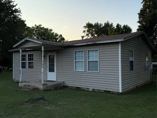 1006 E Chickasaw St, Wynnewood, OK 73098