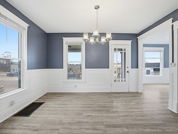 3rd image of 1525 S Main St