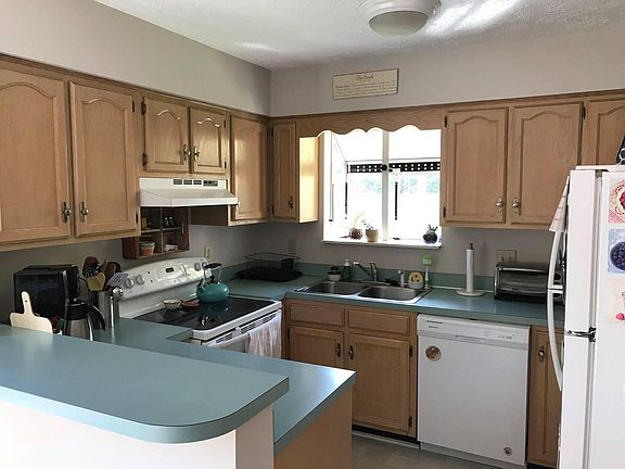 kitchen with appliances