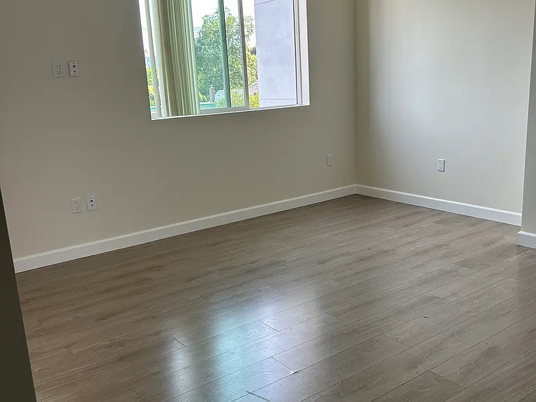 5222 Vantage Ave #312 — Photo 11
