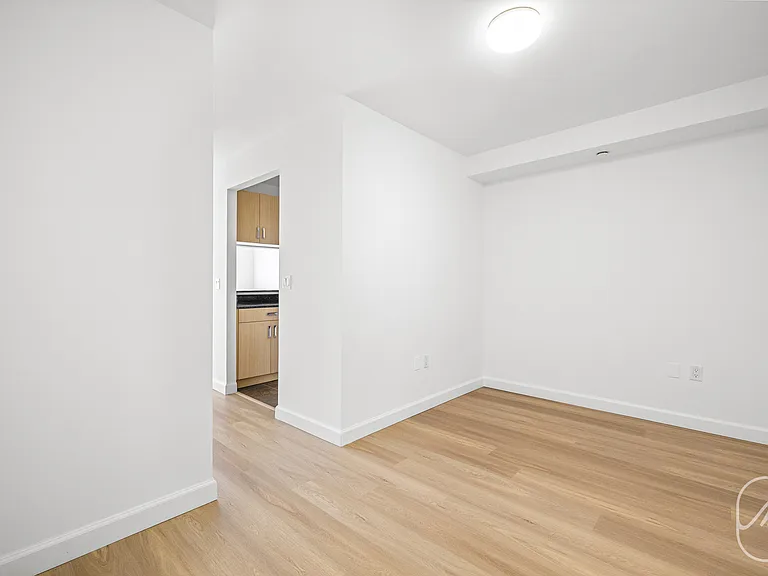 561 10th Ave #4I — Photo 9