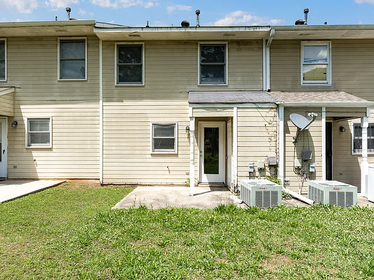 5049 Falling Creek Ln — Photo 18