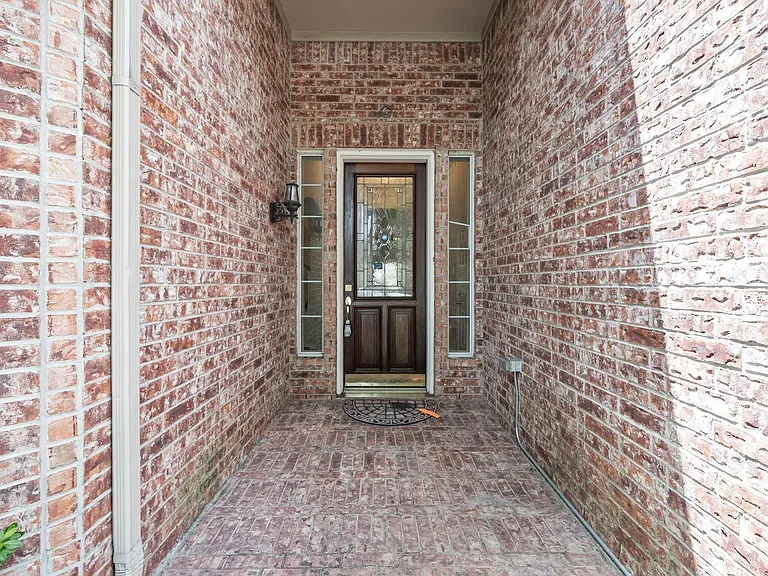 5526 Darschelle Dr — Photo 9