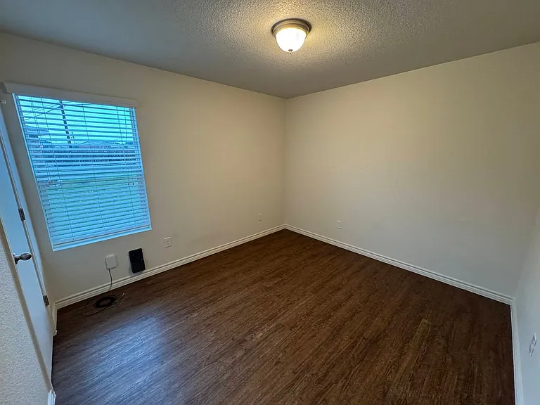 1537 Justin Loop — Photo 22